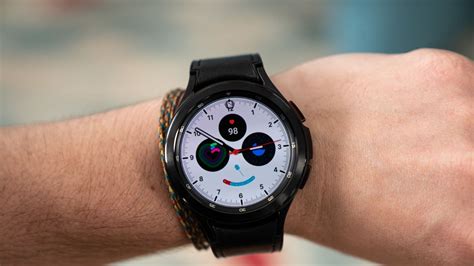 G­a­l­a­x­y­ ­W­a­t­c­h­ ­6­ ­s­e­r­i­s­i­ ­ö­z­e­l­l­i­k­l­e­r­i­ ­i­l­e­ ­d­i­k­k­a­t­ ­ç­e­k­i­y­o­r­
